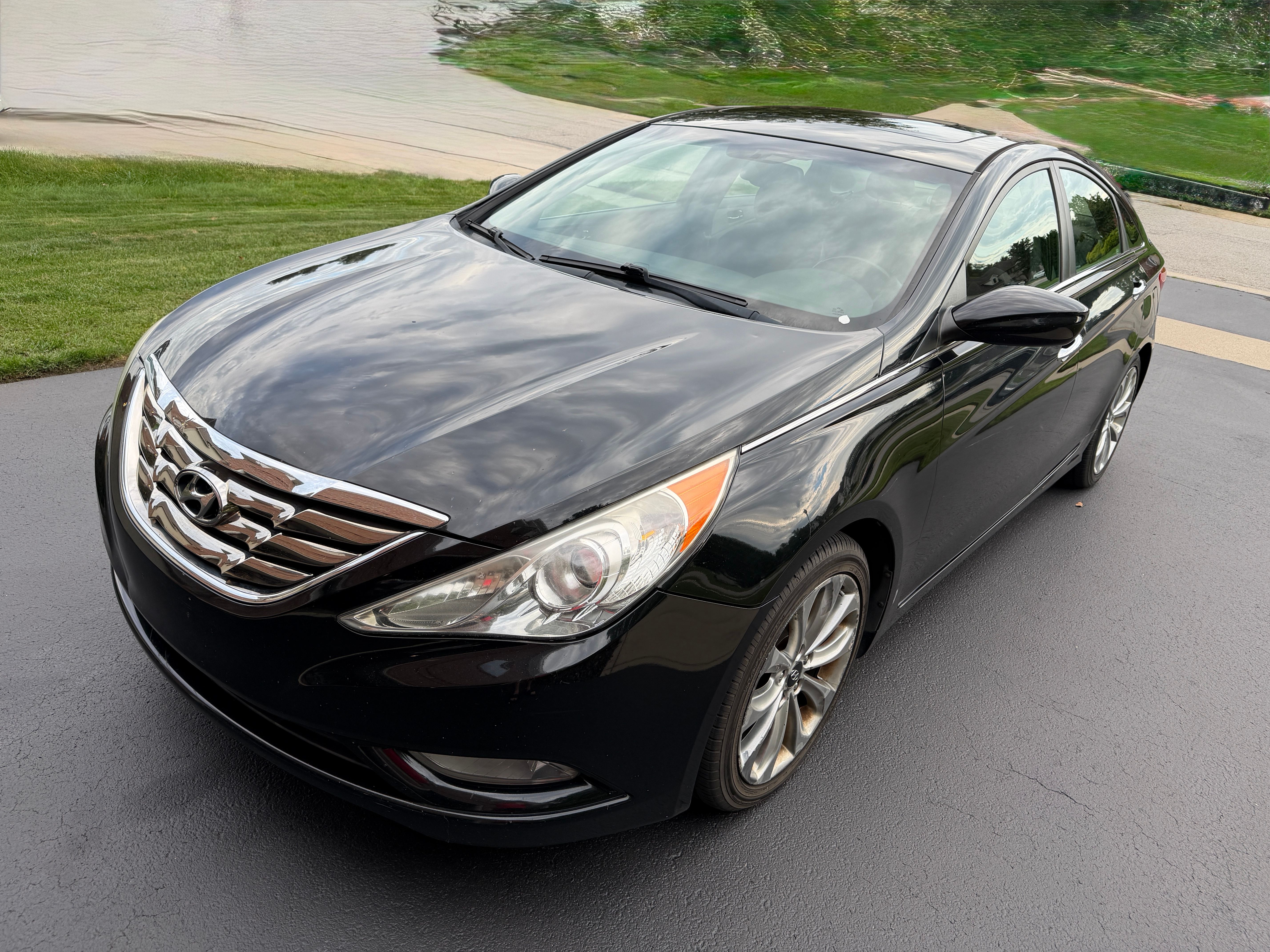 Used 2012 Hyundai Sonata SE w/ Navigation & Sunroof Pkg FWD image 1