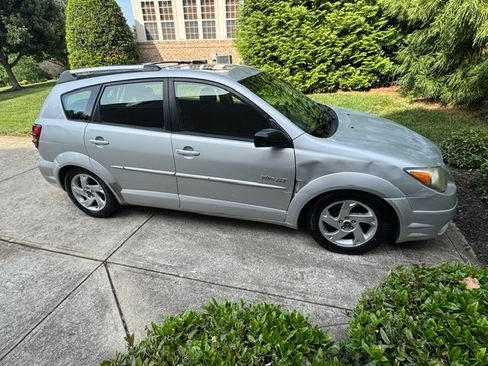 Used 2004 Pontiac Vibe GT w/ Moon And Tunes Value Package FWD image 4