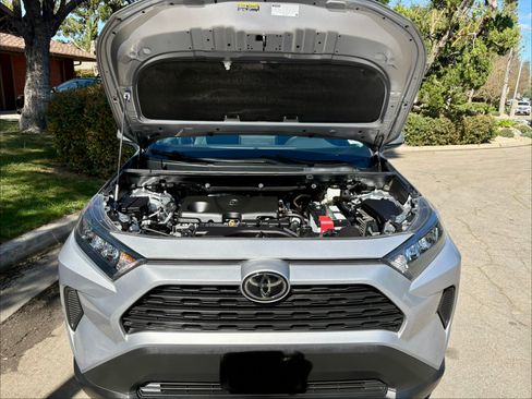 Used 2021 Toyota RAV4 LE image 17