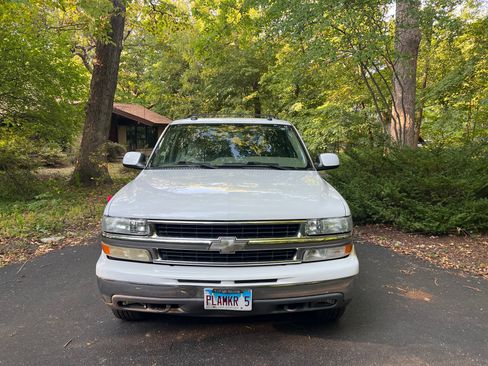 Used 2004 Chevrolet Suburban LT w/ Preferred Equipment Group image 9