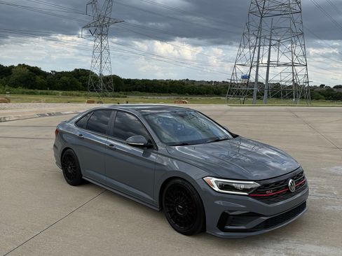 Used 2019 Volkswagen Jetta GLI FWD image 2