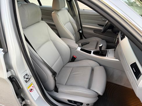 Used 2006 BMW 330i Sedan image 14