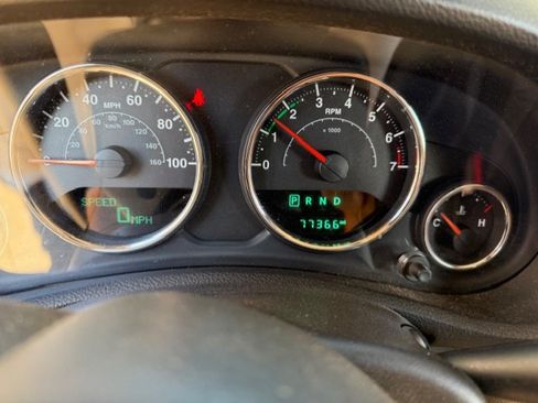 Used 2018 Jeep Wrangler Unlimited Sahara w/ Connectivity Group image 12