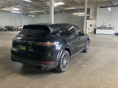 Used 2020 Porsche Cayenne image 4