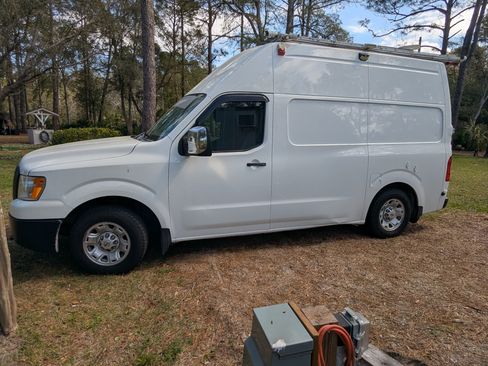 Used 2018 Nissan NV 2500 SV w/ Navigation Package image 2
