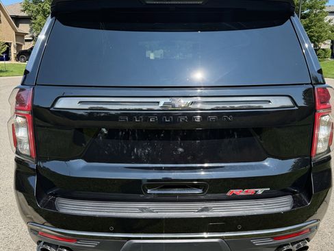 Used 2022 Chevrolet Suburban RST w/ Sport Performance Package AWD/4WD image 5