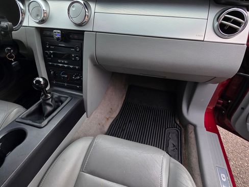 Used 2006 Ford Mustang Premium image 19