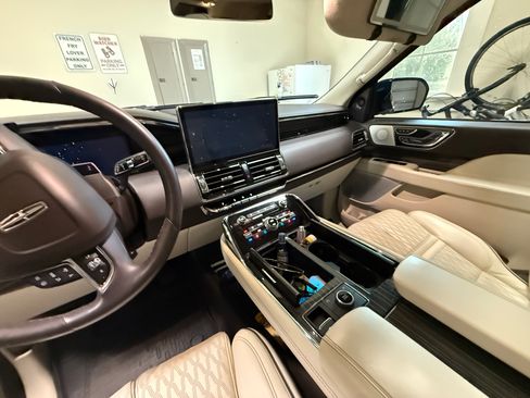 Used 2024 Lincoln Navigator Black Label image 11