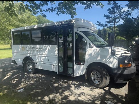 Used 2017 Chevrolet Express 3500 Cutaway Van 2D w/ School Bus Package image 1