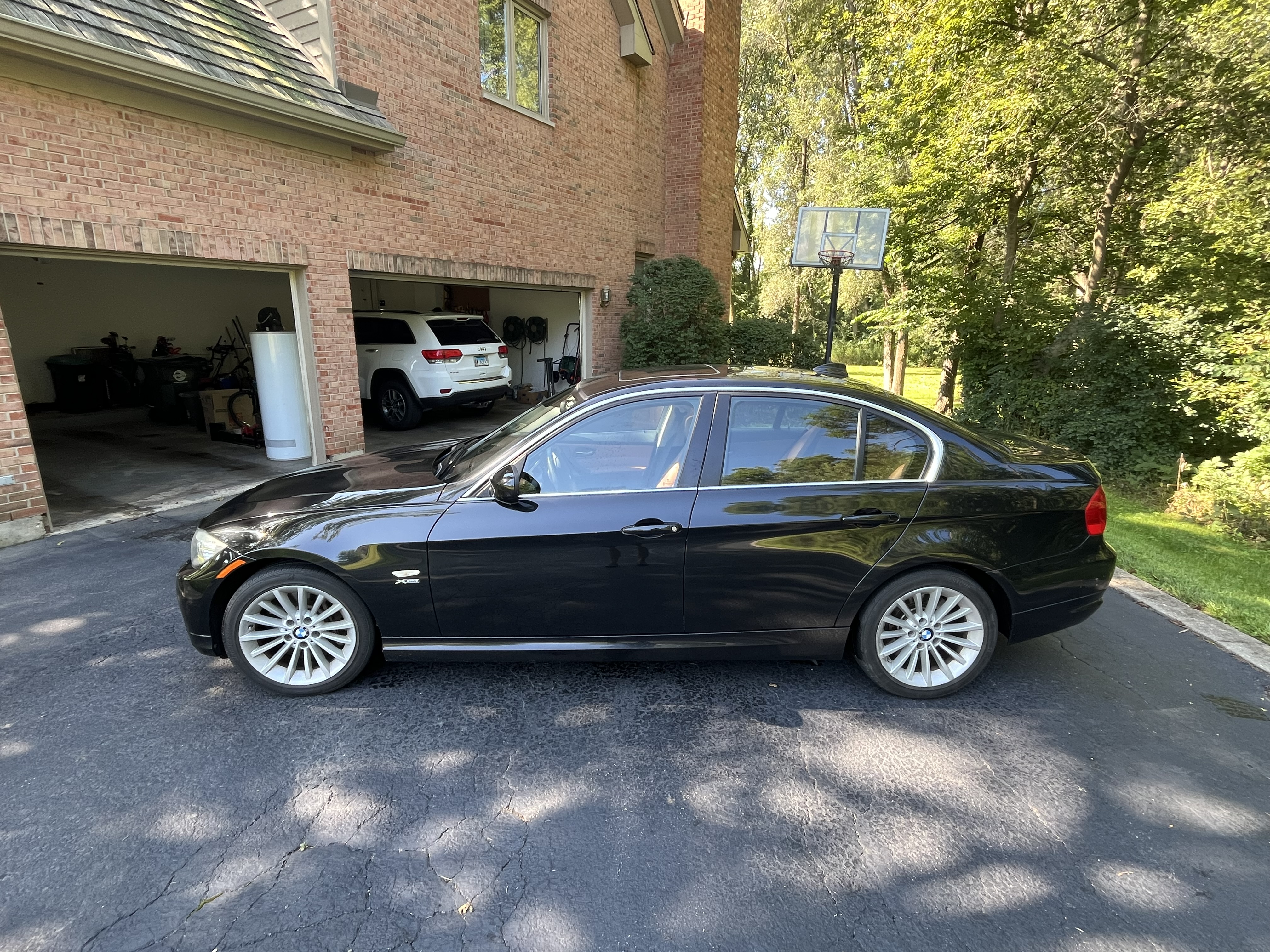 Used 2011 BMW 335i xDrive Sedan AWD/4WD image 5