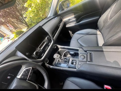 Used 2024 Toyota Grand Highlander AWD image 13