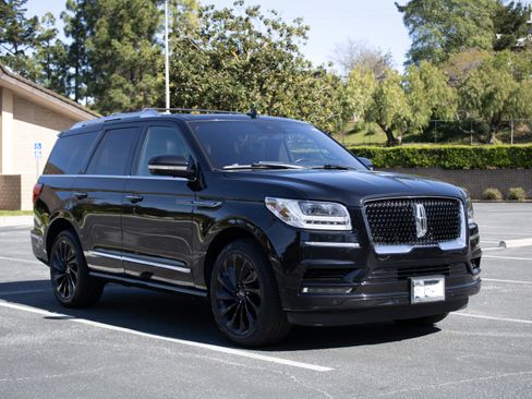 Used 2020 Lincoln Navigator Reserve image 1