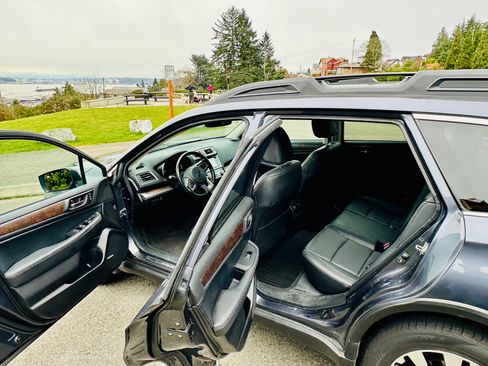 Used 2016 Subaru Outback 3.6R Limited image 10