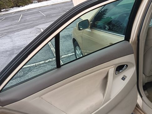 Used 2011 Toyota Camry LE image 27