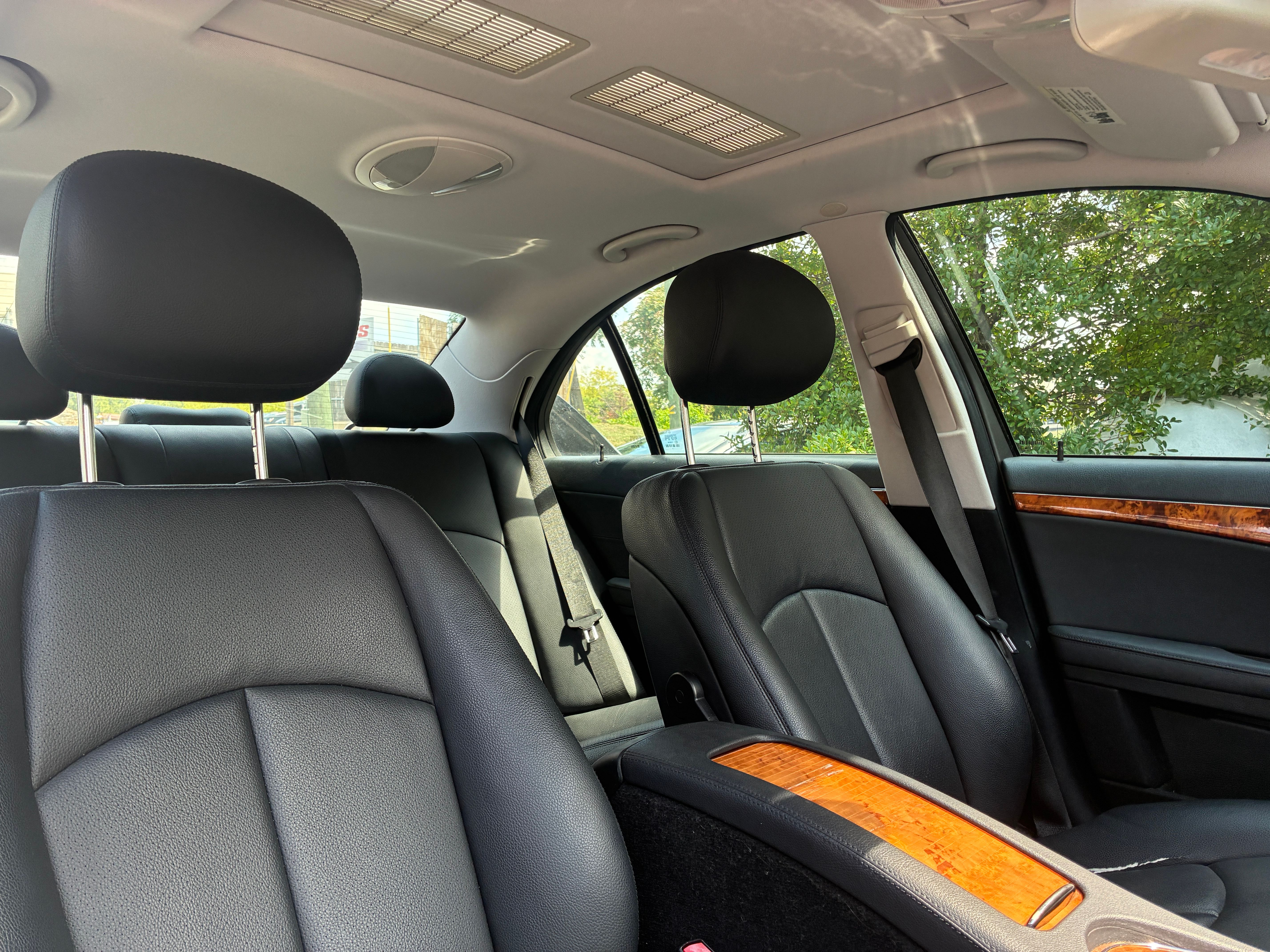 Used 2009 Mercedes-Benz E 350 4MATIC Sedan image 10