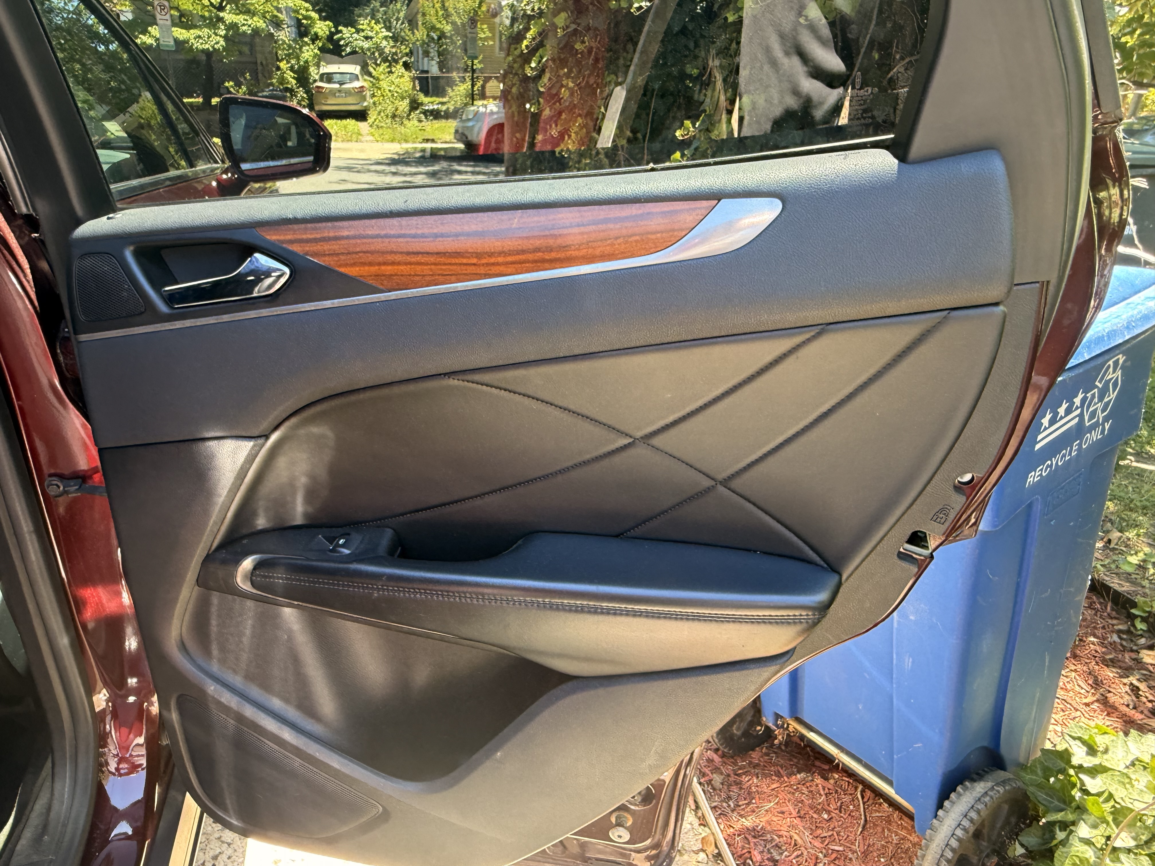 Used 2016 Lincoln MKC Reserve w/ Lincoln MKC Climate Package FWD image 18