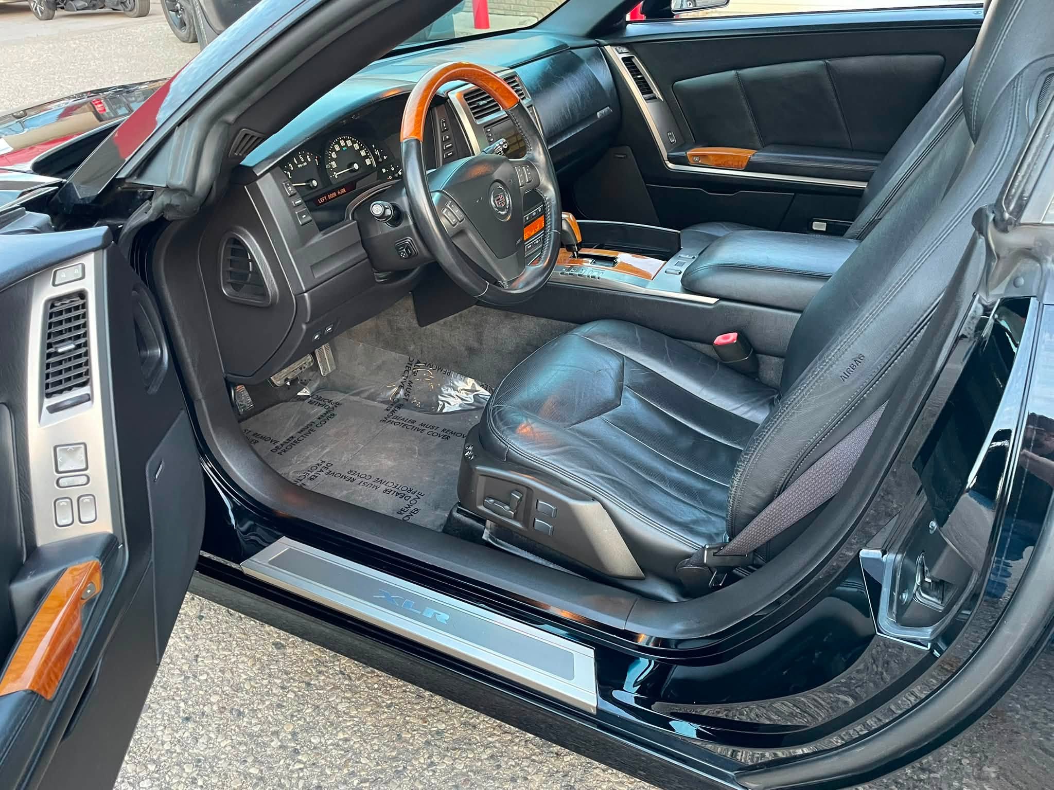 Used 2004 Cadillac XLR RWD image 22