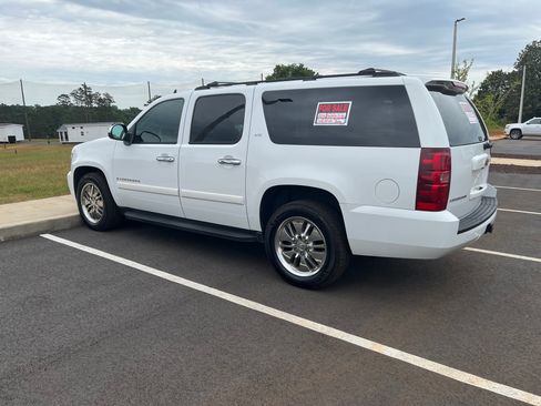 Used 2008 Chevrolet Suburban LTZ w/ LTZ Preferred Equipment Group AWD/4WD image 4