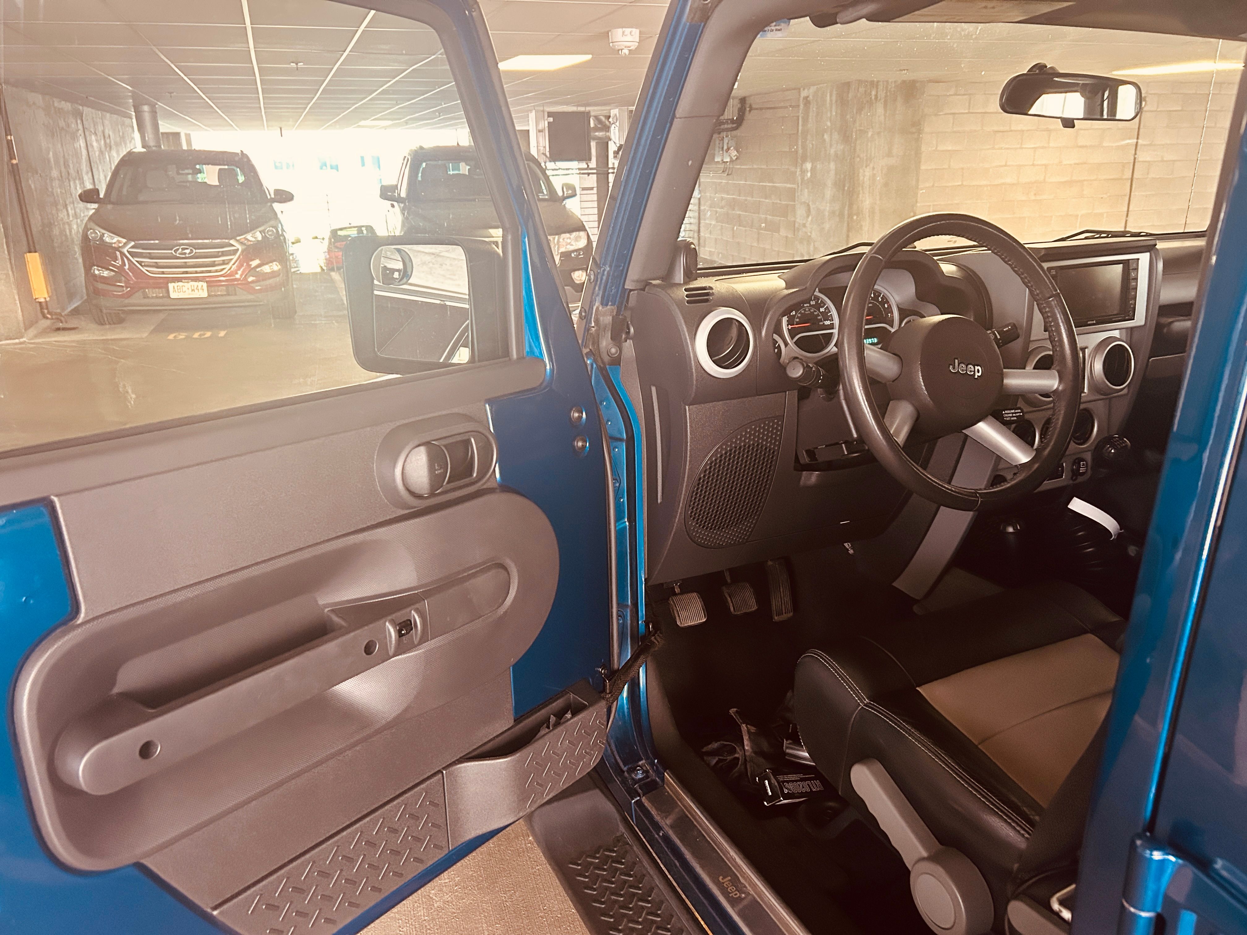 Used 2010 Jeep Wrangler Unlimited Sahara w/ Dual Top Group AWD/4WD image 15