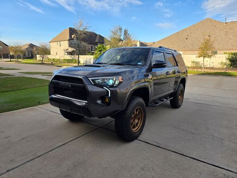 Used 2020 Toyota 4Runner TRD Off-Road Premium image 2