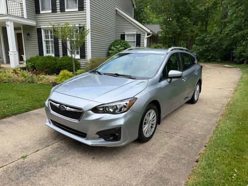 Used 2017 Subaru Impreza 2.0i Premium AWD/4WD image 1