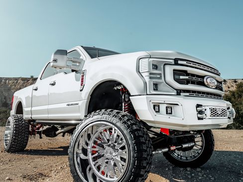 Used 2017 Ford F250 Platinum w/ Platinum Ultimate Package AWD/4WD image 10