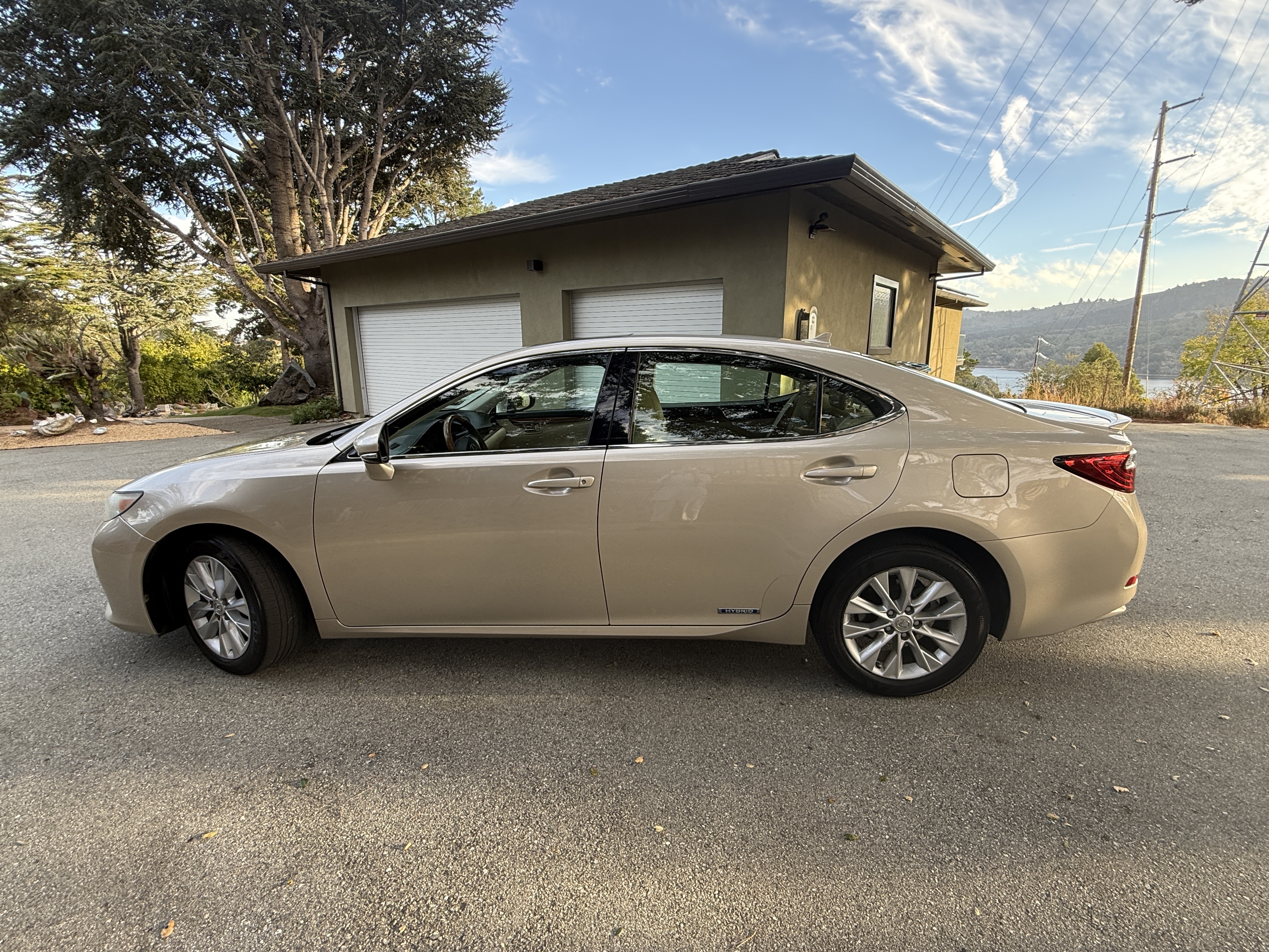 Used 2013 Lexus ES 300h w/ Luxury Pkg FWD image 5