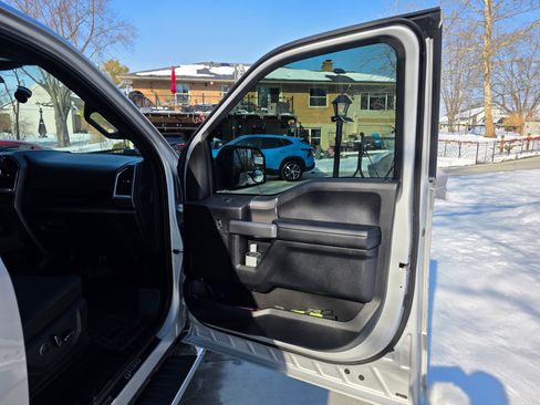 Used 2016 Ford F150 XLT w/ Equipment Group 302A Luxury image 9