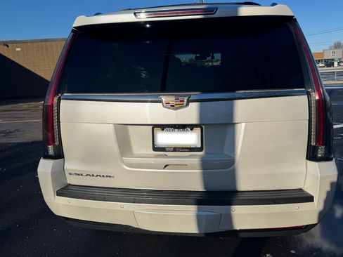 Used 2017 Cadillac Escalade ESV Premium Luxury image 6