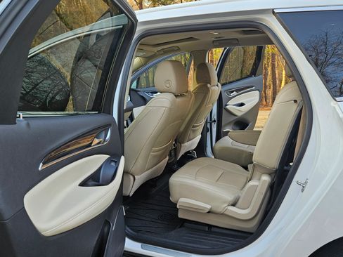 Used 2019 Buick Enclave Essence image 8