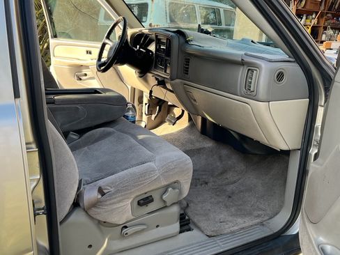 Used 2001 Chevrolet Suburban LS w/ LS Preferred Equipment Group RWD image 5