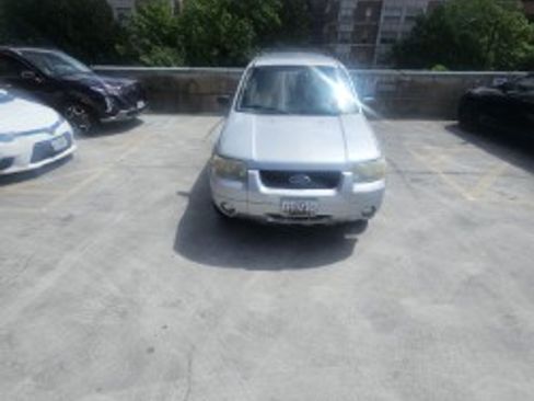 Used 2007 Ford Escape XLT image 2