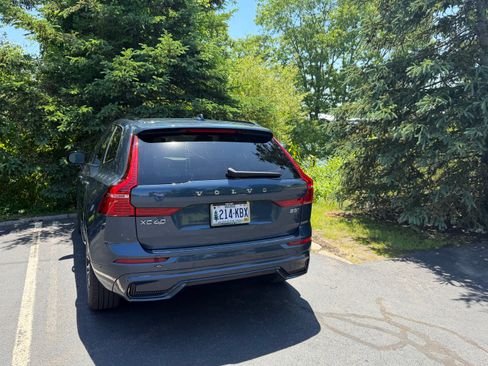 Used 2024 Volvo XC60 B5 Plus w/ Protection Package Premier AWD/4WD image 8