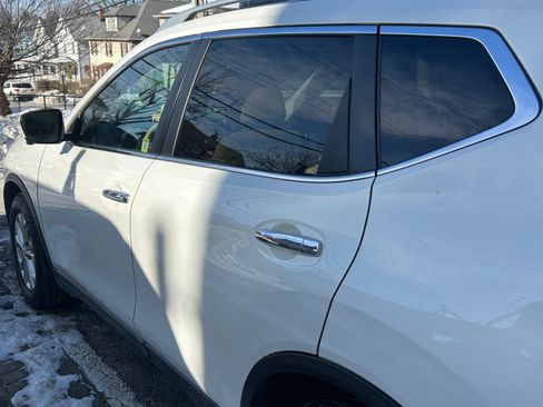 Used 2014 Nissan Rogue SV w/ SV Premium Package image 4