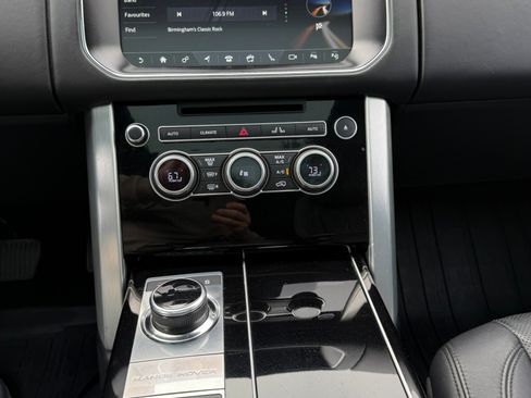 Used 2017 Land Rover Range Rover HSE image 29