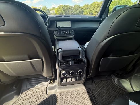 Used 2020 Land Rover Defender 110 SE AWD/4WD image 9
