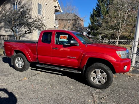 Used 2013 Toyota Tacoma 4x4 Access Cab image 9