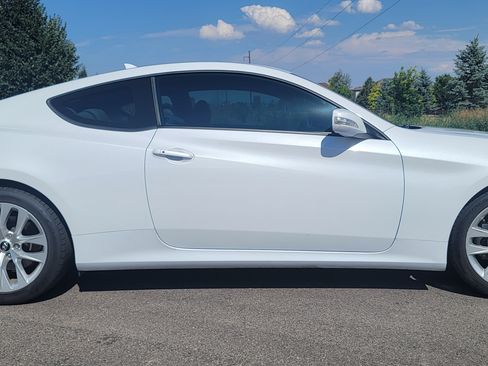 Used 2015 Hyundai Genesis 3.8 image 6