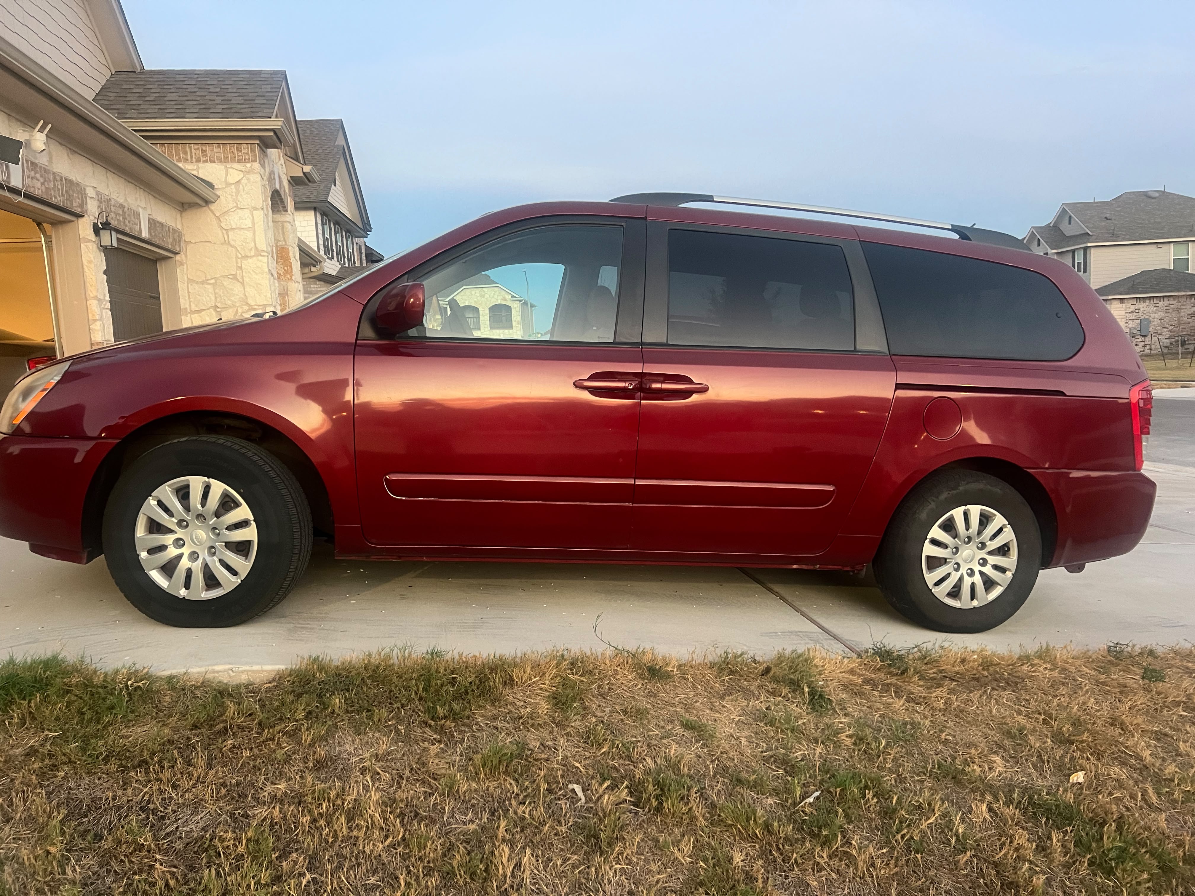 Used 2011 Kia Sedona LX FWD image 4