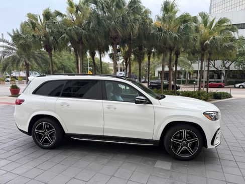 Used 2025 Mercedes-Benz GLS 450 4MATIC image 1