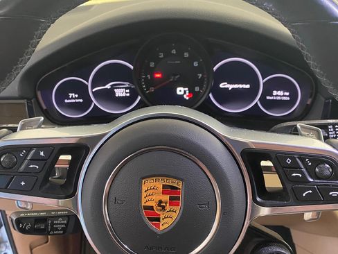 Used 2022 Porsche Cayenne Coupe AWD/4WD image 19