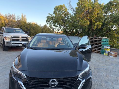 Used 2024 Nissan Sentra SV w/ SV Premium Package image 4