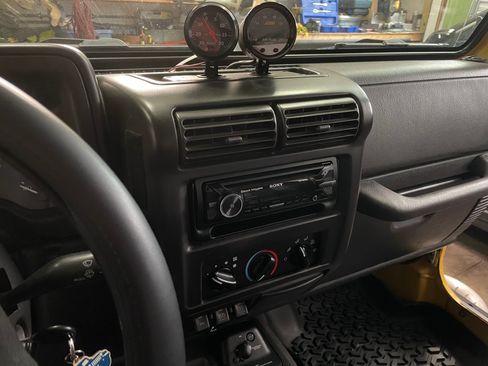 Used 2000 Jeep Wrangler SE image 17