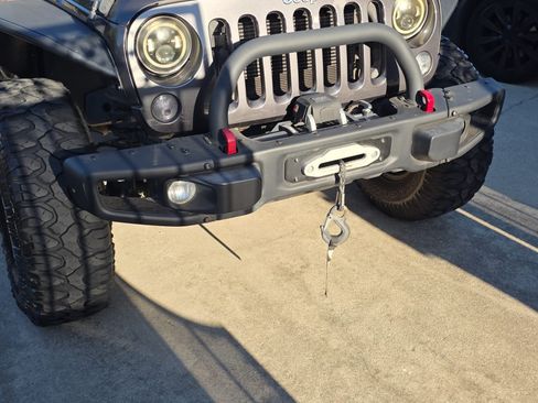 Used 2014 Jeep Wrangler Unlimited Rubicon image 12