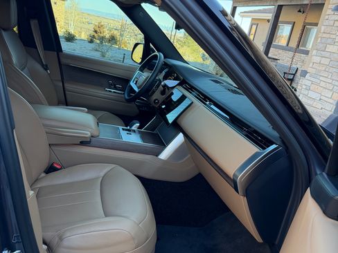 Used 2025 Land Rover Range Rover SE image 5