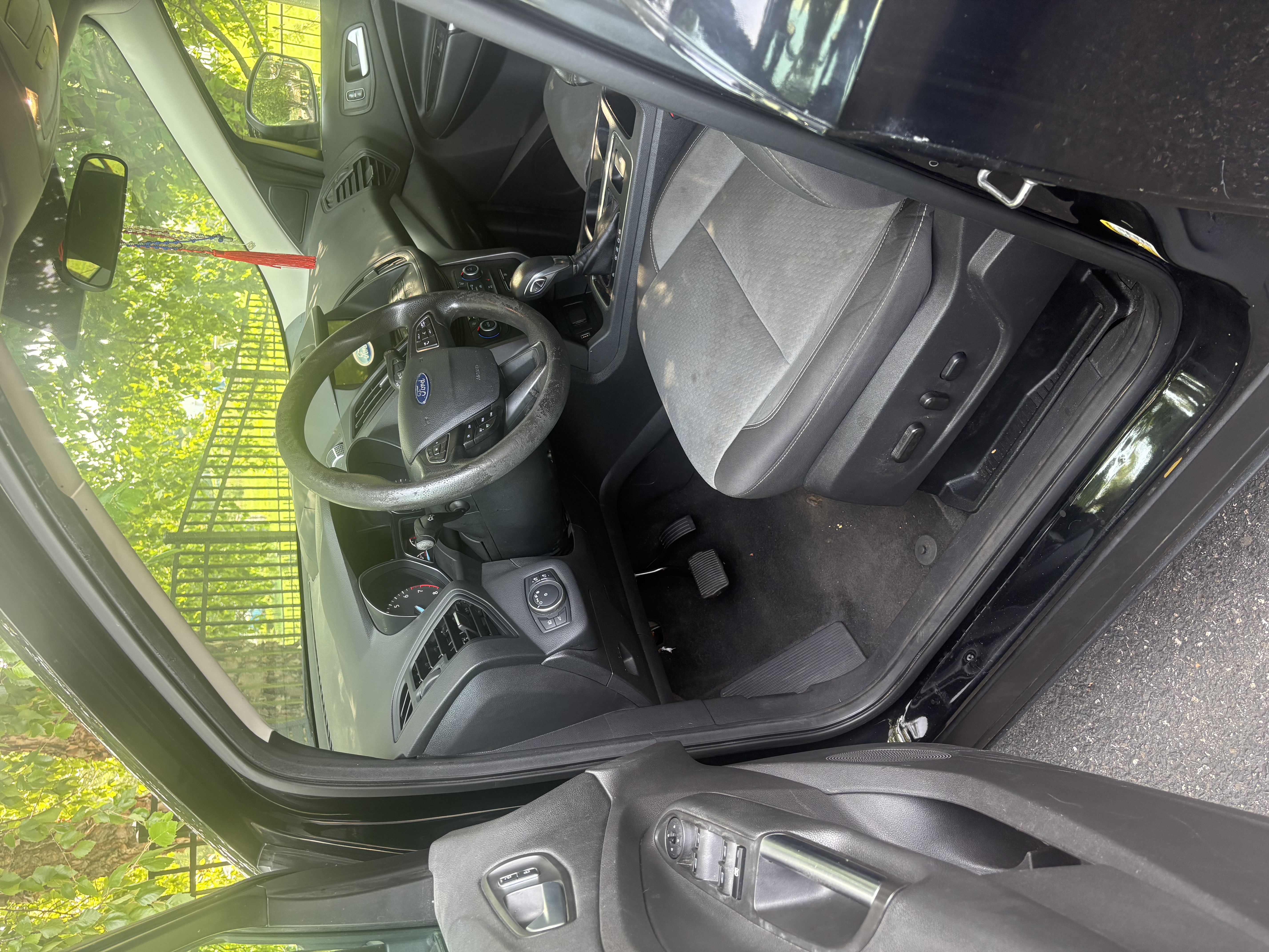 Used 2018 Ford Escape SE w/ SE Sync 3 Package AWD/4WD image 5