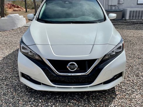 Used 2020 Nissan Leaf SV w/ SV Technology Package FWD image 8