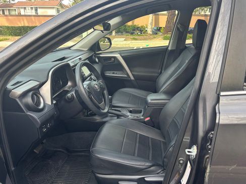 Used 2018 Toyota RAV4 LE image 12