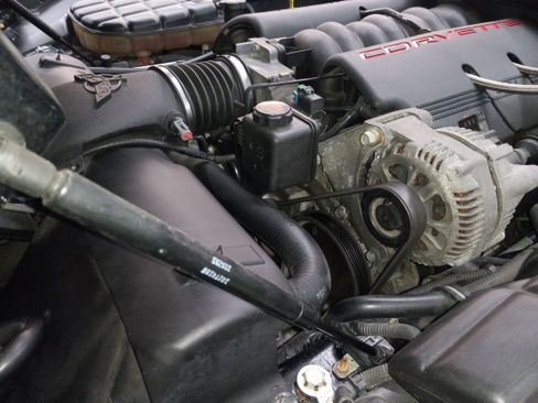 Used 1998 Chevrolet Corvette Coupe w/ Roof Pkg image 27