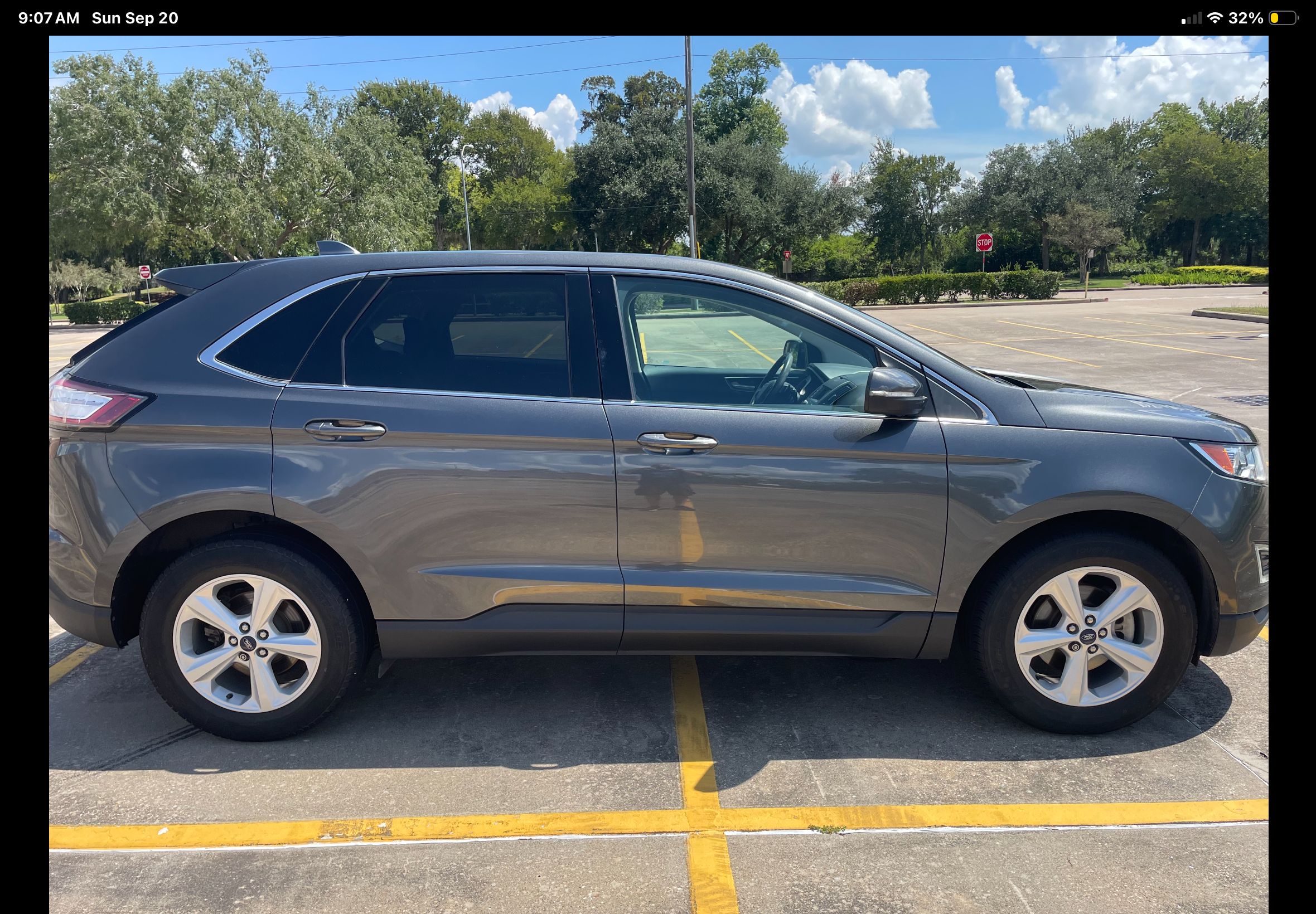 Used 2018 Ford Edge SEL w/ Ford Safe & Smart Package FWD image 9